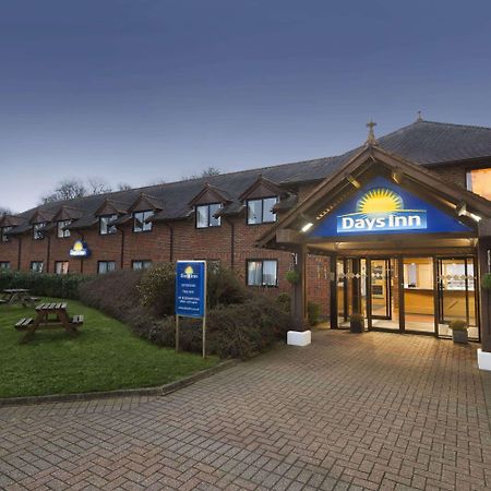 Days Inn By Wyndham Sevenoaks Clacket Lane Westerham Exterior foto