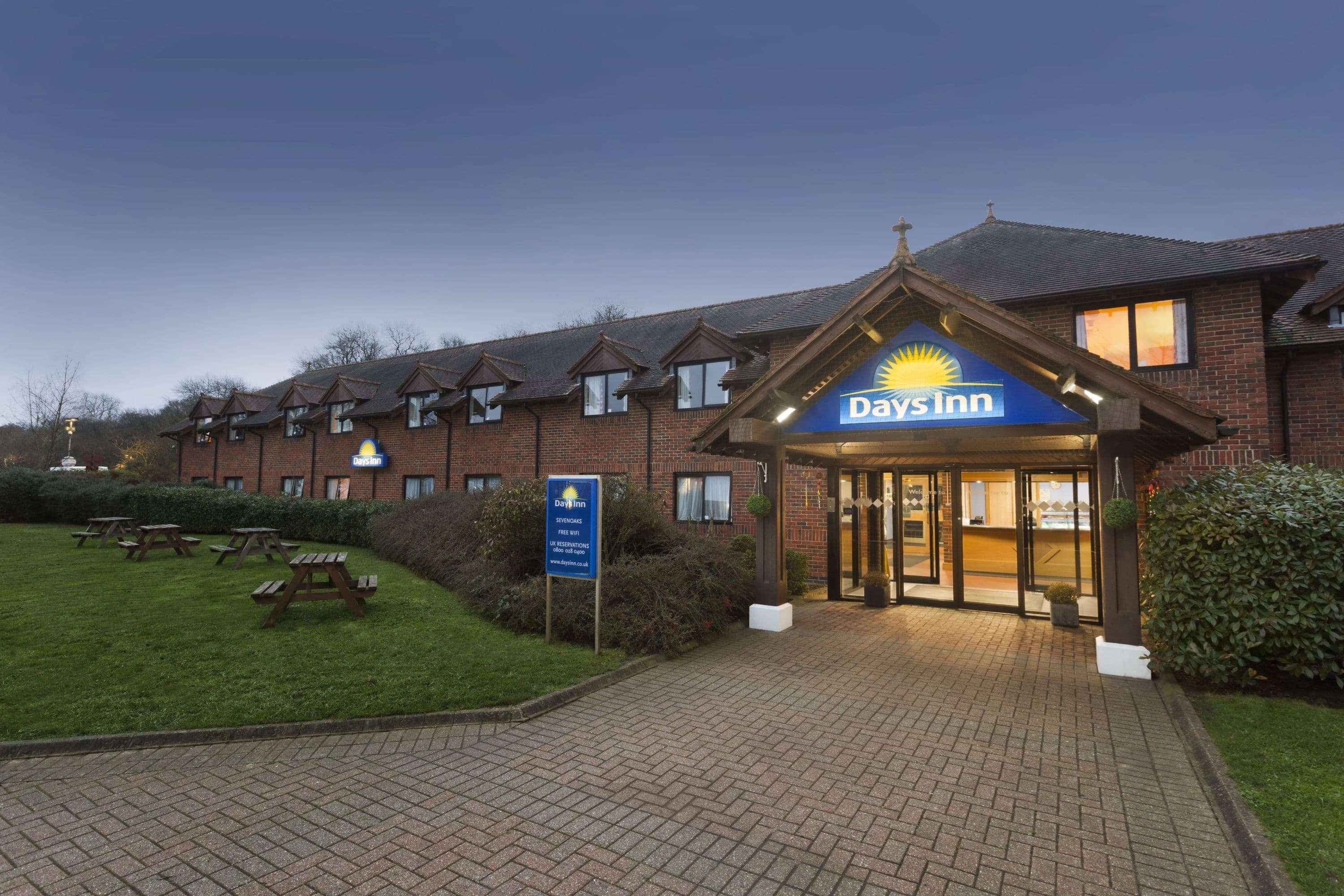 Days Inn By Wyndham Sevenoaks Clacket Lane Westerham Exterior foto